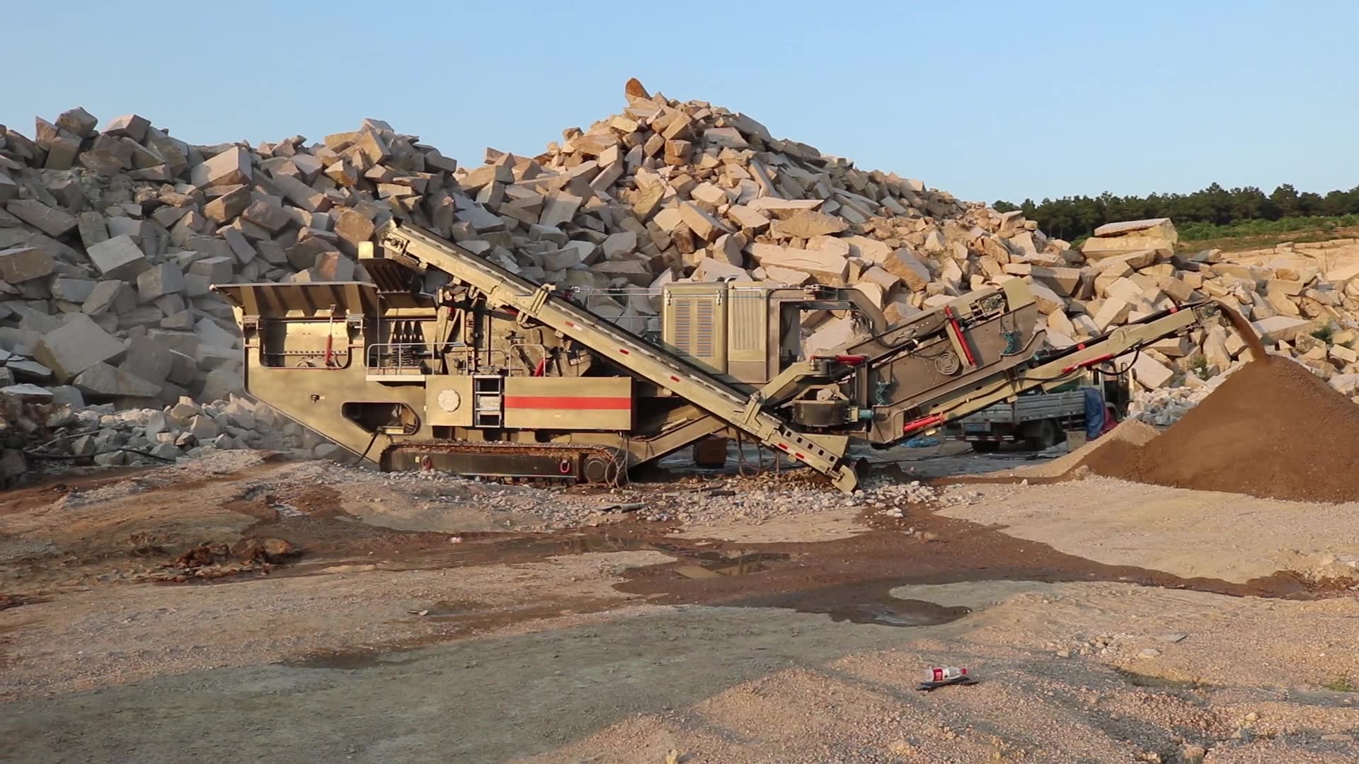 邁科路移動破碎站,礦山機(jī)械生產(chǎn)企業(yè)的領(lǐng)頭羊_嗶哩嗶哩 (゜-゜)つロ